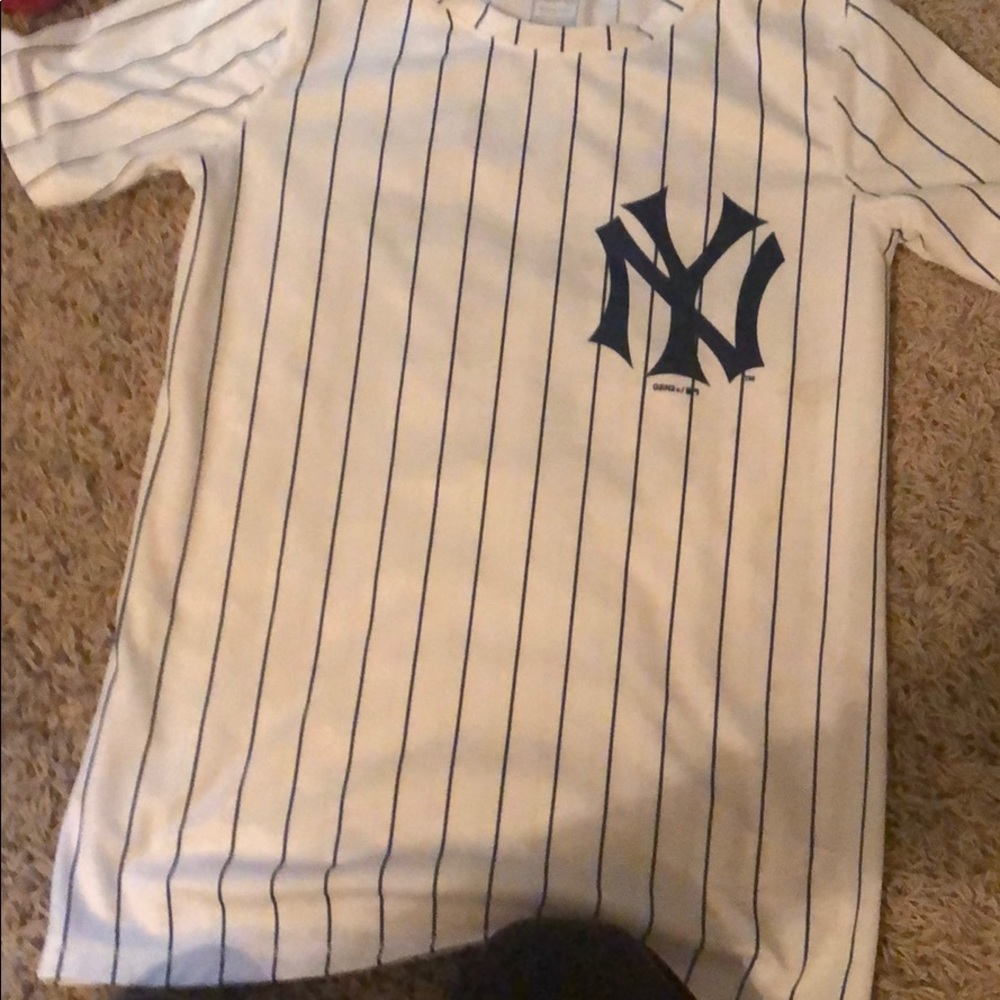 Boys New York Yankee shirt